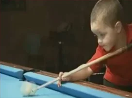 2 yaşında ama usta bir bilardocu / VİDEO