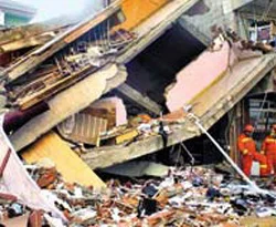 5 işçi enkazdan yaralı olarak çıkarıldı
