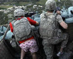 Afganistan'da pembe donlu ABD askeri