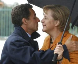 Al Sarkozy'iyi vur Merkel'e