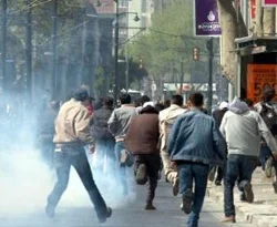 Ankara'da 15 polis yaralandı