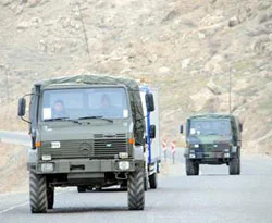 Askeri araç kaza yaptı 7 asker yaralandı