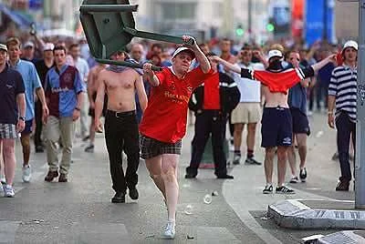 Avrupa'nın en öfkeli toplumu İngilizler