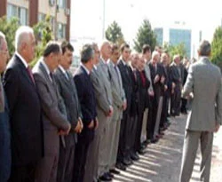 Bakan 150 kişilik kuyruğa isyan etti