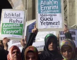 Başörtülülerin 28 Şubat?ı sürüyor