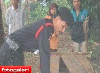 Dev yılan kocaman danayı böyle yuttu