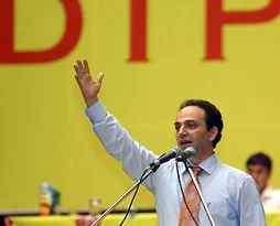 Diyarbakır Festivali'nde Roj TV kavgası