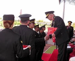 Eşi başörtülü subayları sürmüşler