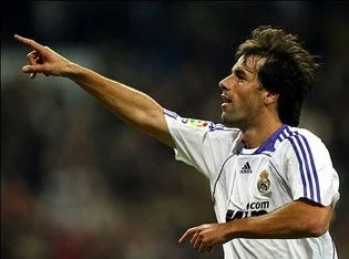 Galatasaray, Van Nistelrooy ile anlaştı