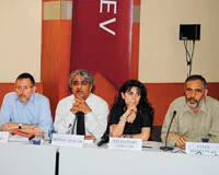 Hâkim ve savcılar güven vermiyor mu?