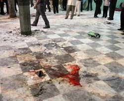 İran'da camiye bombalı saldırı: 30 ölü