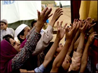 Kızılay'dan Pakistan'a ilaç yardımı