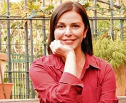 Lale Mansur 'laikperest' dünyayı anlattı