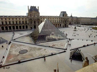 Louvre Müzesi'ne suçlama