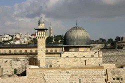 Mescidi Aksa havada asılı duruyor