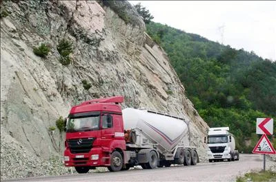 Mudurnu-Ankara yolu tehlike saçıyor