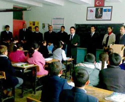 Öğrencilere ampul dağıtıldı