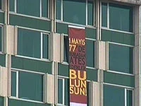 'Pankartı astık, sonra TV'yi açıp izledik'