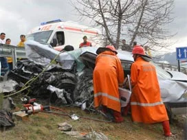 Yollar kana bulandı: 22 ölü 89 yaralı