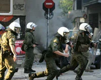 Yunan polisi Kur'an'ı yırttı iddiası