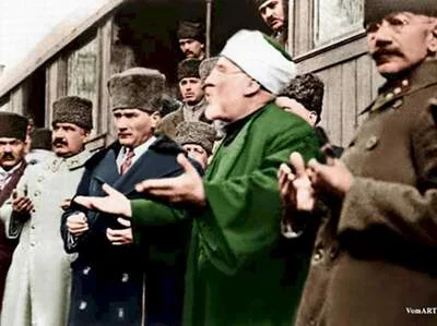 Atatürk?ten İslamcı Mustafa Kemal üretmek!
