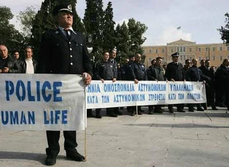 Atina'da bu kez polis sokağa çıktı