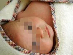 Bakıcı çocuğu döverek öldürdü