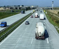 Çimento üreticilerinin gözdesi 'beton yol'