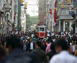 Genç nüfus Türkiye'yi cazip kılıyor