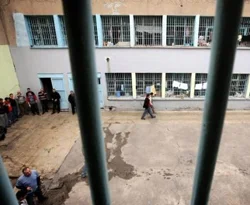 İsveçli heyete Kürtçe izni çıkmadı