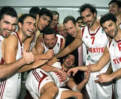 Mehmet Okur kadroya alınmadı...