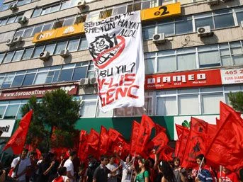 NTV binasına öğrenci baskını