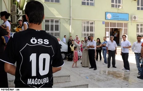 'ÖSS Mağduru' yazılı Beşiktaş forması