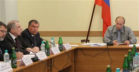 Putin fabrikatörleri hizaya çekti