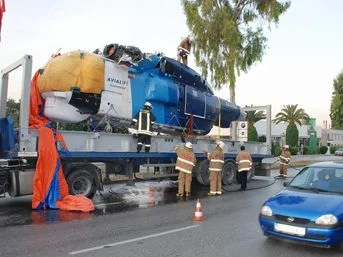 Şaka gibi! Otoyolda helikopter kazası