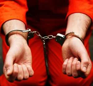 Skandal talimat: Kafalarına sıkın