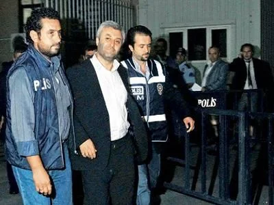 Tuncay Özkan, internetten avukat arıyor