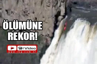57 metreden atladı bileğini burktu