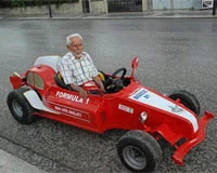 81 yaşındaki kaportacıdan el yapımı Ferrari