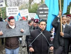 ABD'li Türkler, Çin'i ptotesto etti