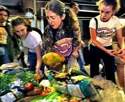ABD'liler cepten değil çöpten geçiniyor