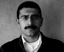 Akar: Zor olan şiiri yaşamak...