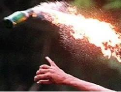 Belediye otobüsü'ne molotoflu saldırı
