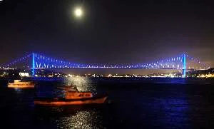Boğaz Köprüsü 3 bin 250 lambayla ışıklandırıldı