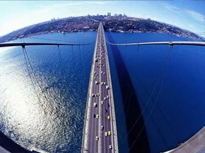 Boğaziçi Köprüsü yine ışıl ışıl