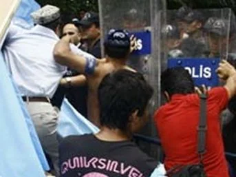 Çin protestosunda arbede