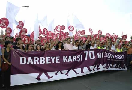 Darbe karşıtları yürüyüş yapacak