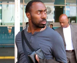Darius Vassell tesisleri gezdi