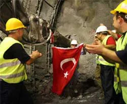 Darüşşafaka-Hacıosman tuneli birleşti