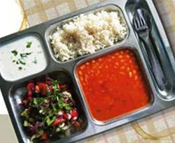 Düğünlerde tek tabaktan yemeğe yasak
